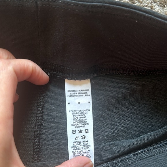 Nike women’s high waisted biker shorts - Picture 6 of 7